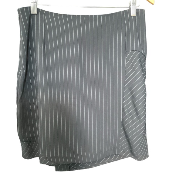 DKNY Black Pinstripe Wrap Skirt Size 6 - Picture 4 of 7